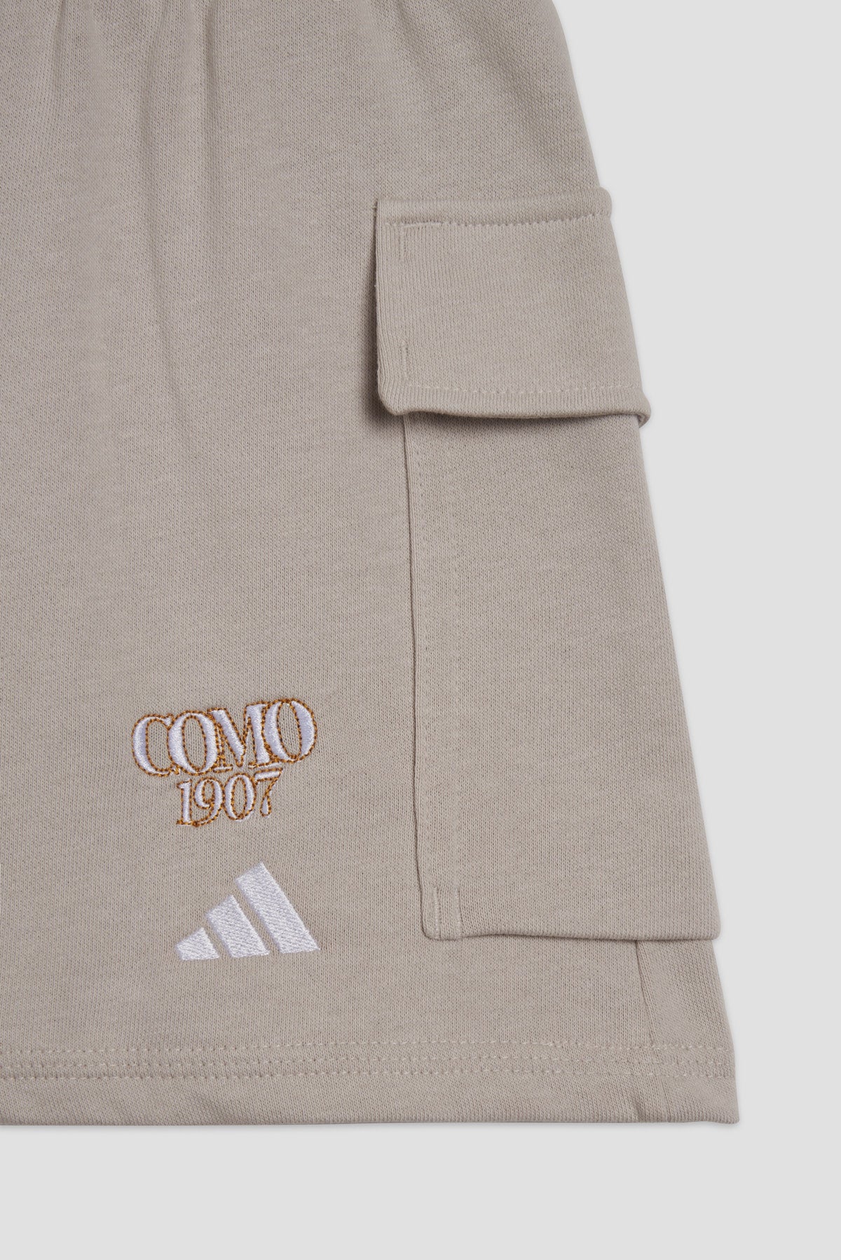 Adidas Como Crest Pantaloncini Cargo Da Donna Beige - Image 3