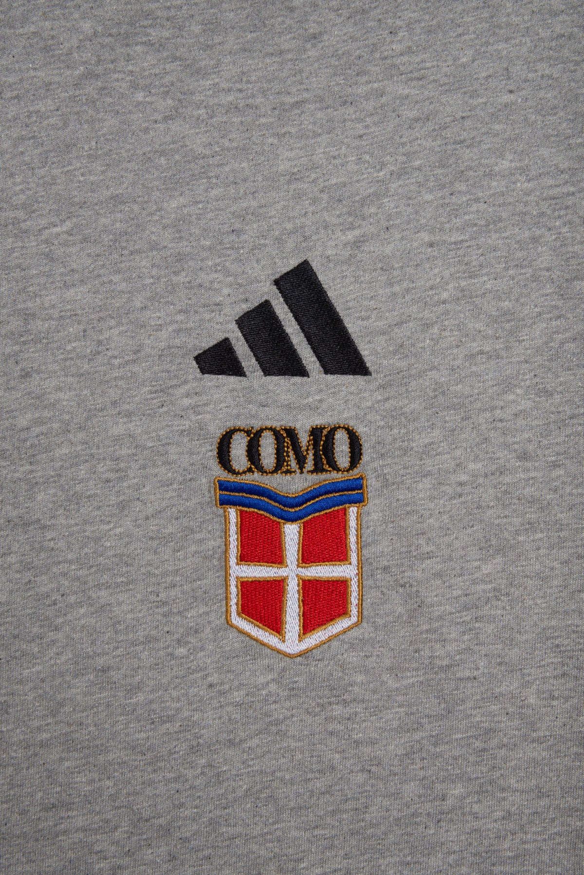 Adidas Como Crest T-Shirt Grigia - Image 3